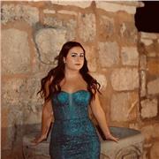 Studente universitaria in cerca di lavoro per indipendenza.